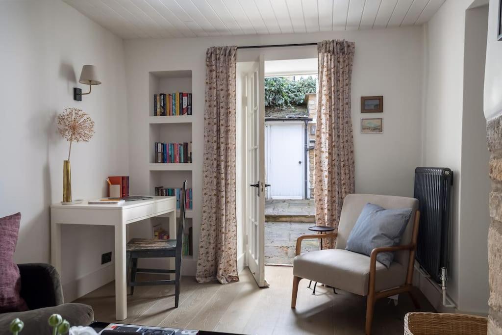 Whitsun Cottage ストウ・オン・ザ・ウォルド エクステリア 写真